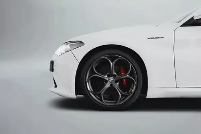 1,992 / 60 month’s | 0% DP | 2022 Alfa Romeo Giulia / Full-Service History-5
