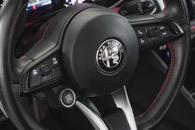 1,992 / 60 month’s | 0% DP | 2022 Alfa Romeo Giulia / Full-Service History-7