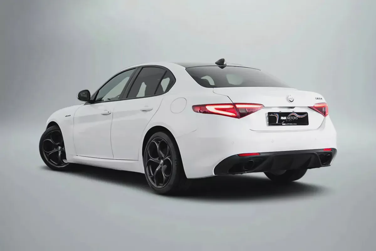 1,992 / 60 month’s | 0% DP | 2022 Alfa Romeo Giulia / Full-Service History-1-1