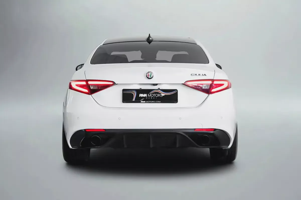 1,992 / 60 month’s | 0% DP | 2022 Alfa Romeo Giulia / Full-Service History-3-3