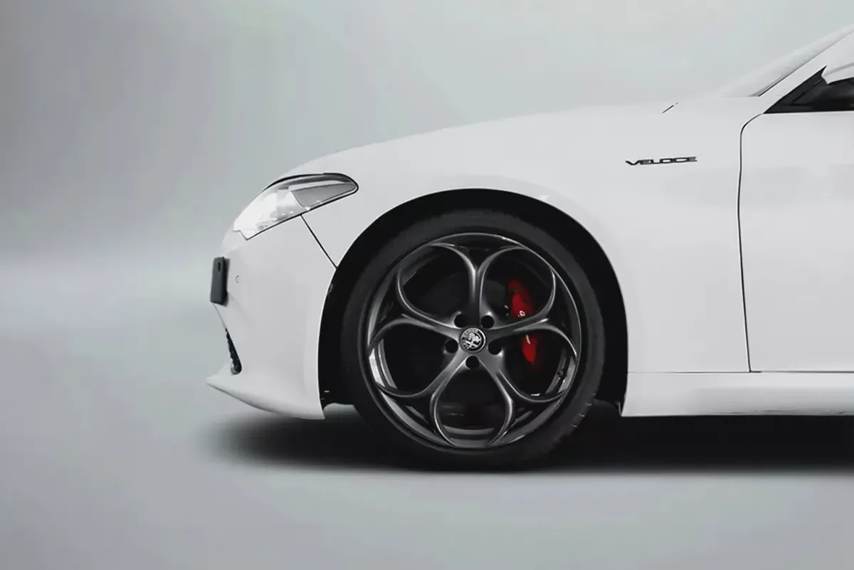1,992 / 60 month’s | 0% DP | 2022 Alfa Romeo Giulia / Full-Service History-5-5