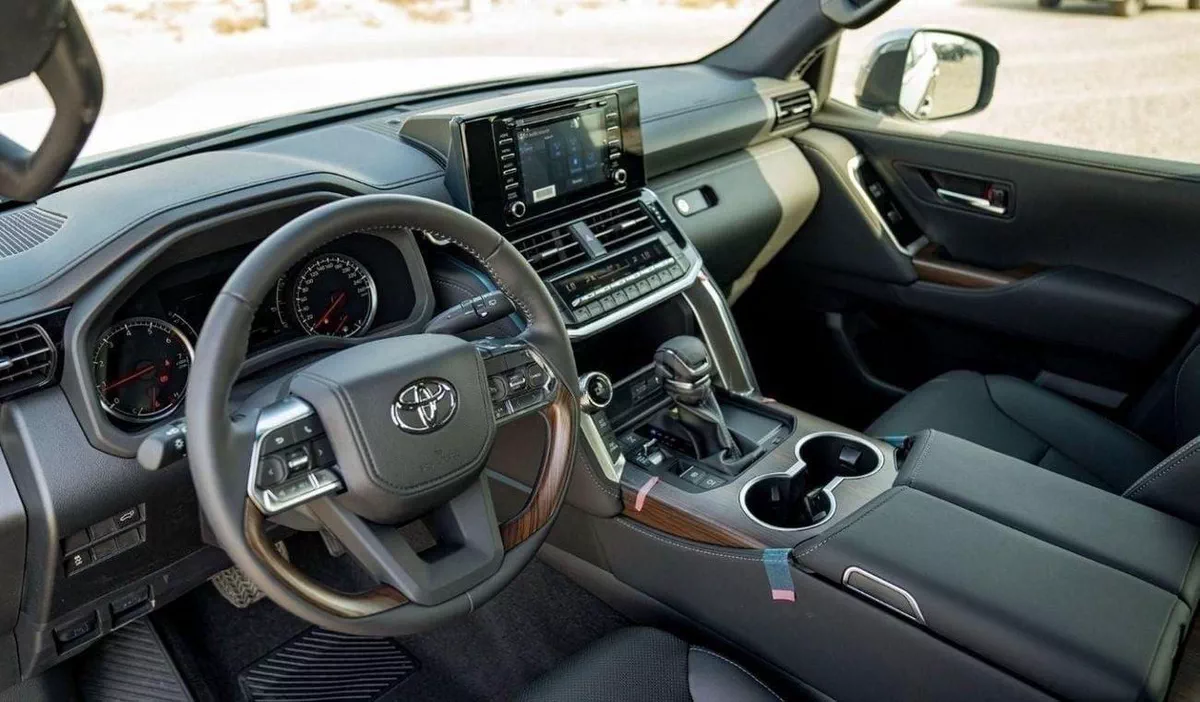 Toyota Land Cruiser VX LC300 VX 4.0P AT MY2024 – BLACK-10-0