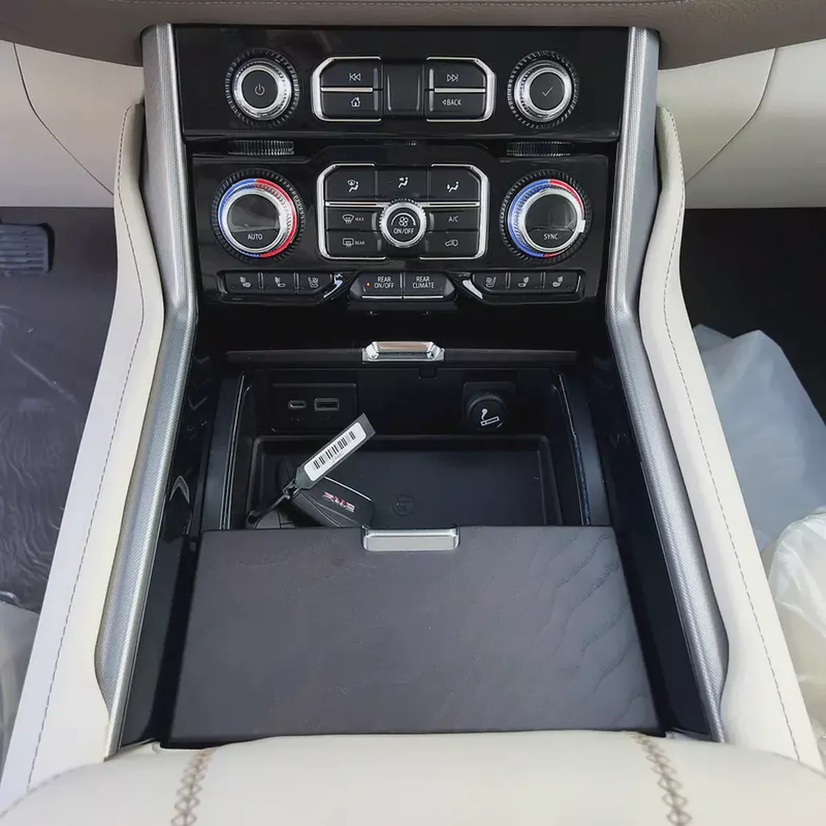 2024 ll Gmc Yukon Denali ll 6.2 L ll V8 ll Gcc ll 0km ll-10-10