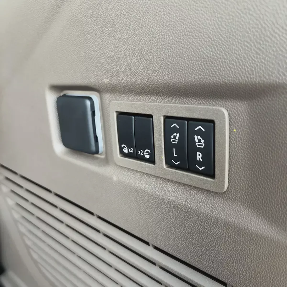 2024 ll Gmc Yukon Denali ll 6.2 L ll V8 ll Gcc ll 0km ll-19-19