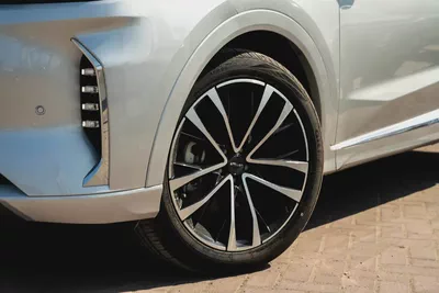 Jetour X70 Plus Luxury 2025 Low Mileage GCC 1.6L Turbo 4 Cylinders-2