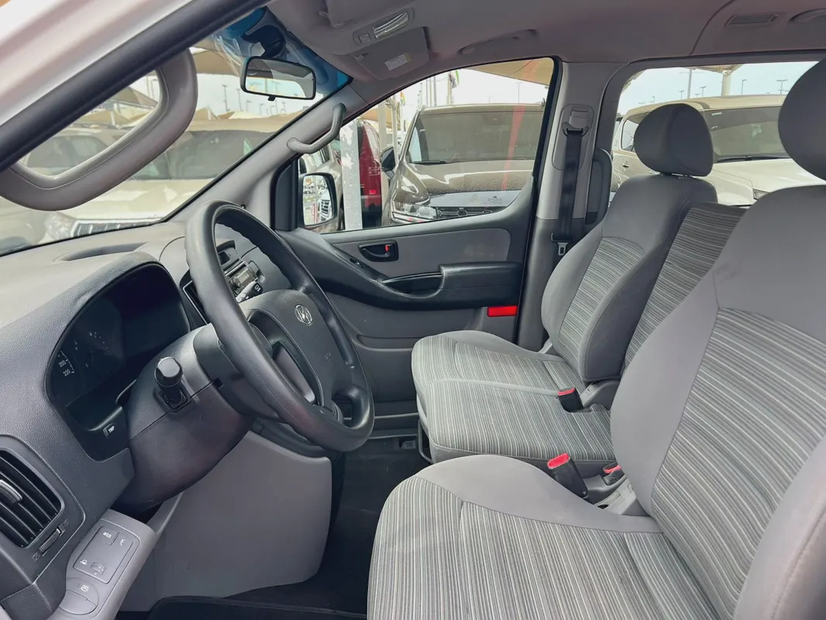 2020 | Hyundai H1 | Automatic | 12 Seaters | Ref#948-8-8
