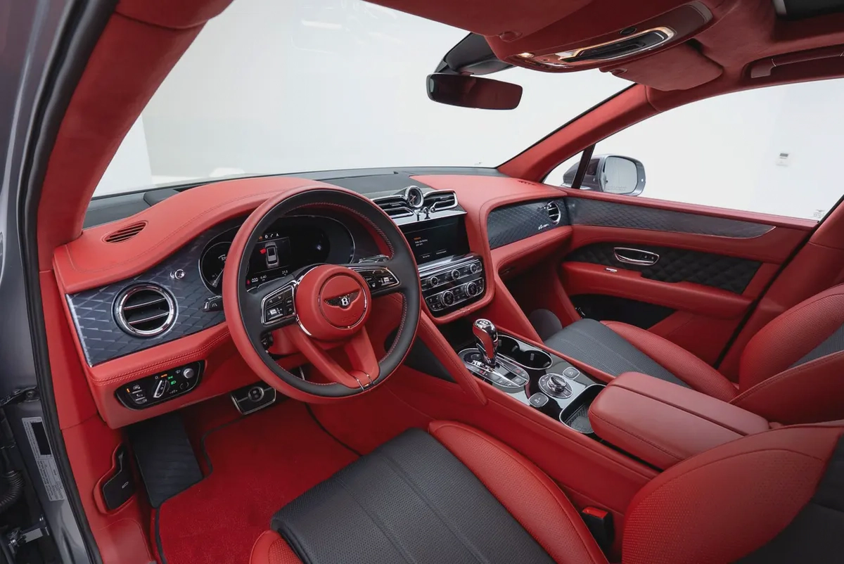 2023 BENTLEY BENTAYGA AZURE | GCC | MAIN DEALER WARRANTY  SERVICE-9-9