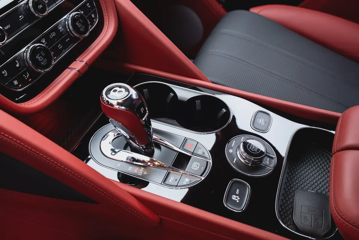2023 BENTLEY BENTAYGA AZURE | GCC | MAIN DEALER WARRANTY  SERVICE-10-10