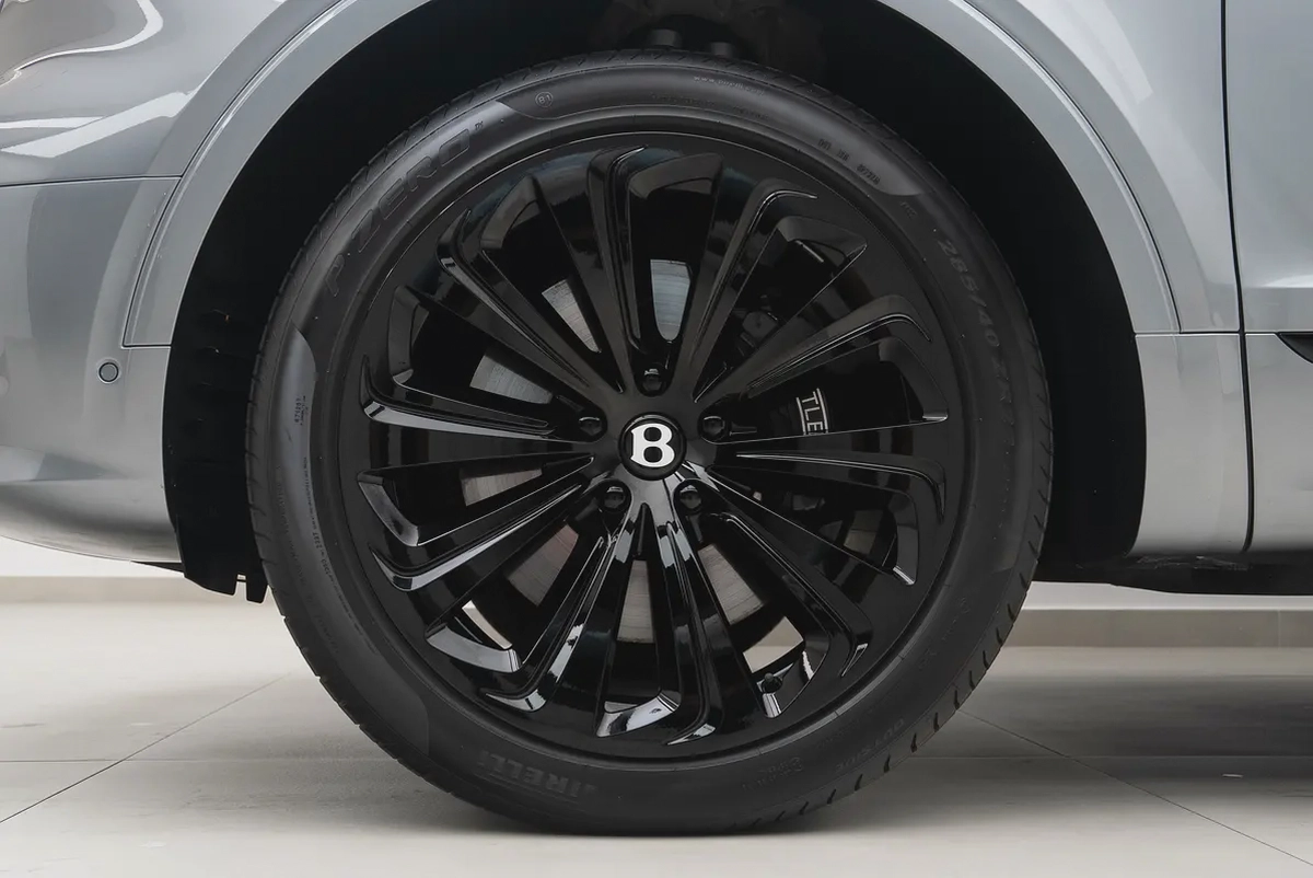 2023 BENTLEY BENTAYGA AZURE | GCC | MAIN DEALER WARRANTY  SERVICE-19-19