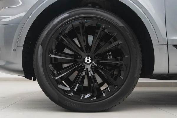 2023 BENTLEY BENTAYGA AZURE | GCC | MAIN DEALER WARRANTY SERVICE