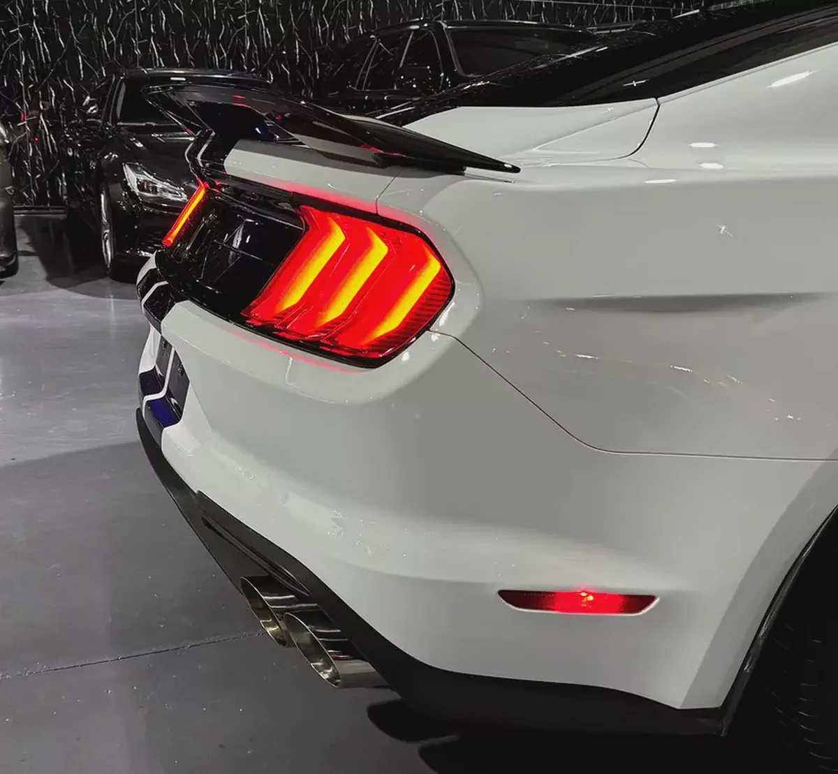 Ford Mustang Shelby GT500 2022 Low Mileage | GCC | White/Blue | AL Tayer Warranty and Service 2028-8-8
