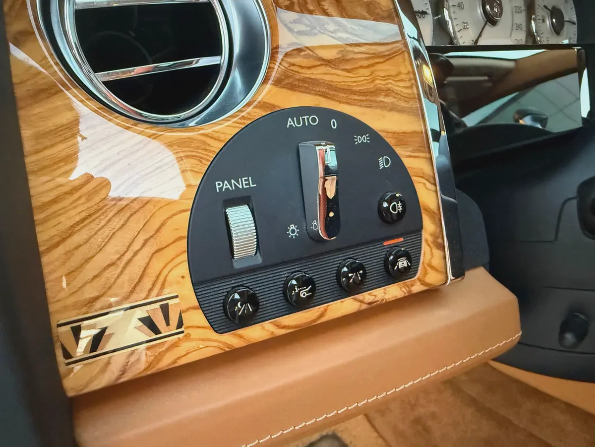 Rolls-Royce Ghost EWB 2015 Japanese Specs-8-8