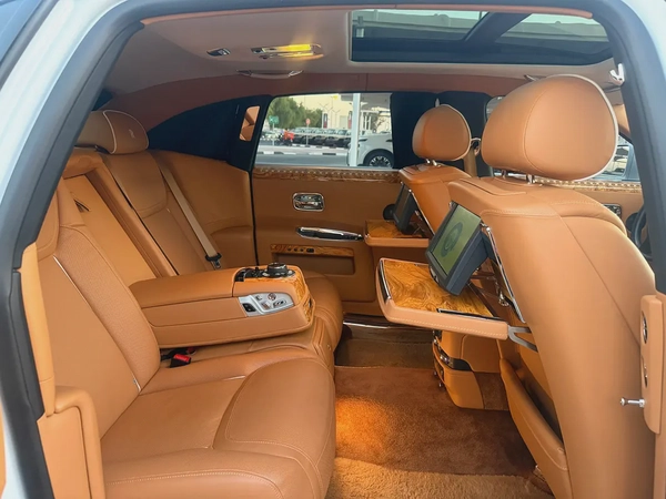 Rolls-Royce Ghost EWB 2015 Japanese Specs