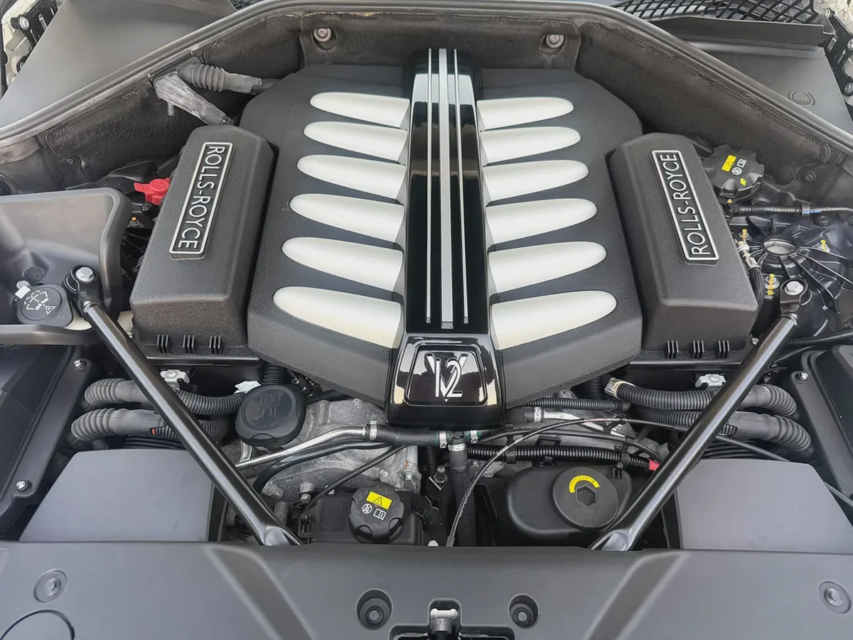 Rolls-Royce Ghost EWB 2015 Japanese Specs-16-16
