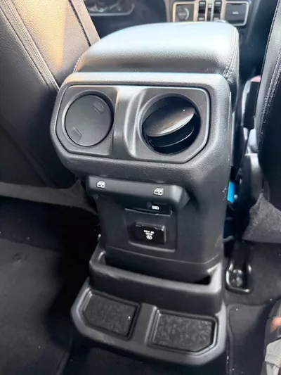 Jeep Wrangler SAHARA-17