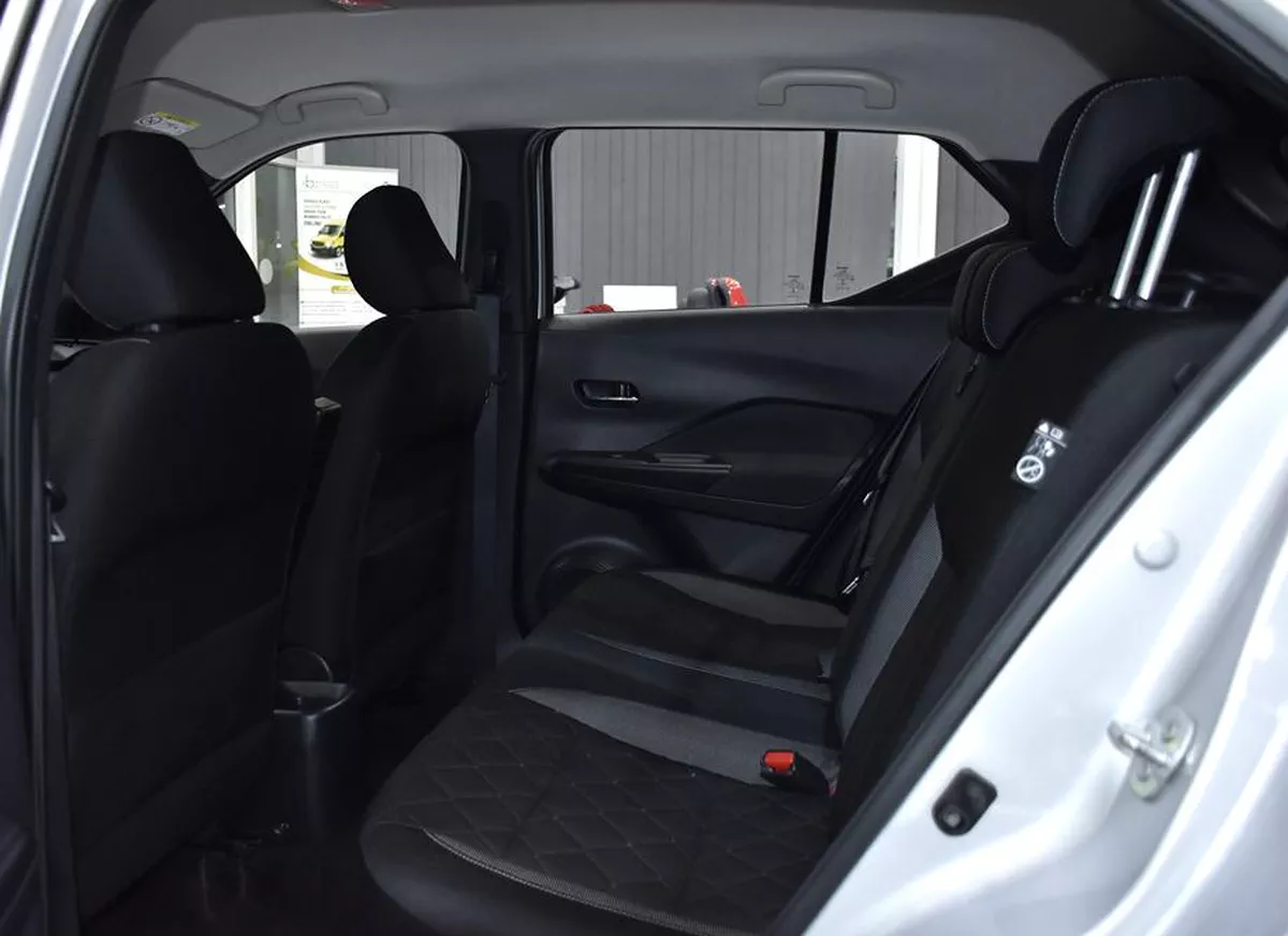 Nissan Kicks ( 2017 Model ) in Silver Color GCC Specs-3-3