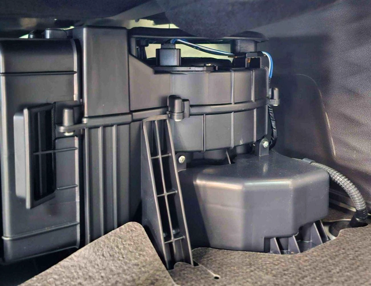 Toyota Hiace GL HIGHROOF GL | 3.5L PETROL M/T V6 | HIGH OPTION 13 SEATER (CODE # HHGL35MP)-12-0