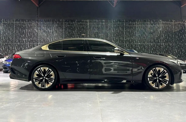 2025 BMW 520i | GCC | AGMC Warranty 2027 | AGMC Service 2027