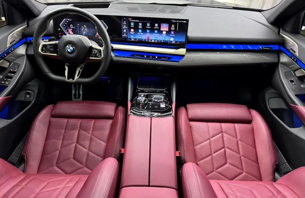 2025 BMW 520i | GCC | AGMC Warranty 2027 | AGMC Service 2027