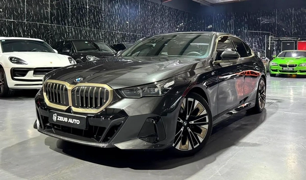 2025 BMW 520i | GCC | AGMC Warranty 2027 | AGMC Service 2027