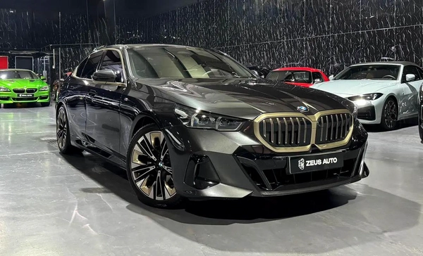 2025 BMW 520i | GCC | AGMC Warranty 2027 | AGMC Service 2027