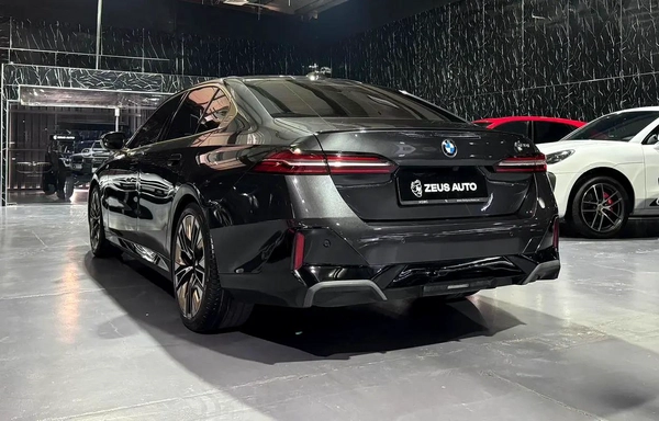 2025 BMW 520i | GCC | AGMC Warranty 2027 | AGMC Service 2027
