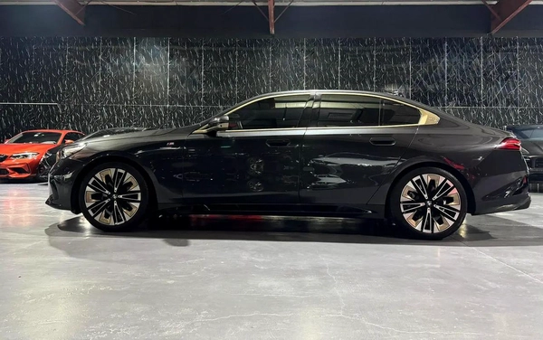 2025 BMW 520i | GCC | AGMC Warranty 2027 | AGMC Service 2027