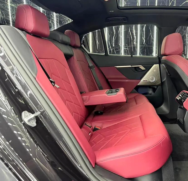 2025 BMW 520i | GCC | AGMC Warranty 2027 | AGMC Service 2027