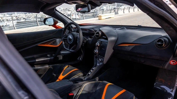 For sale McLaren 720S, 4.0 l, 2018 in Dubai