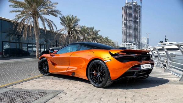 For sale McLaren 720S, 4.0 l, 2018 in Dubai