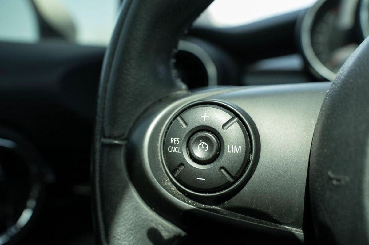Mini Cooper STD | GCC Specs | Original Paint | Low Mileage-11-0