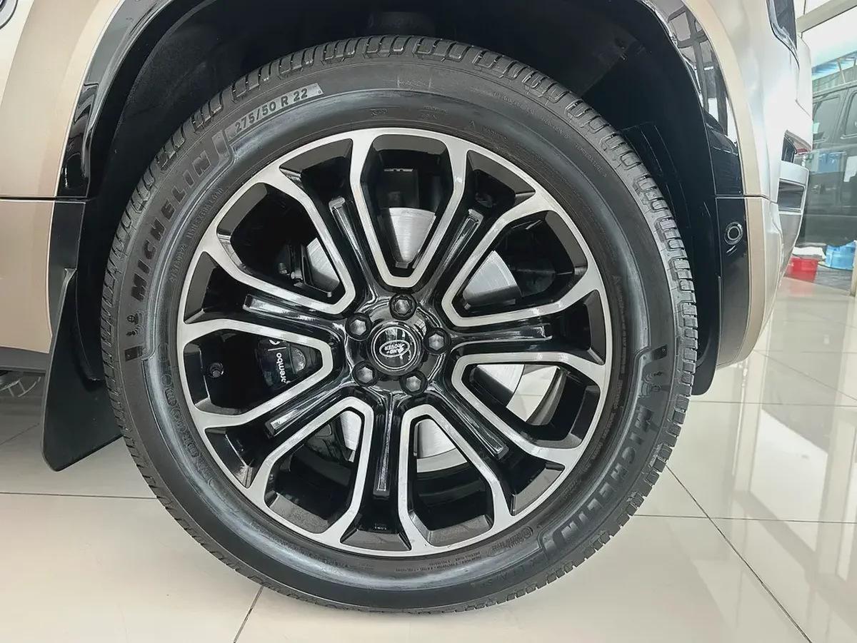 Land Rover Defender 110 Octa P635 2025 GCC Specs-10-10