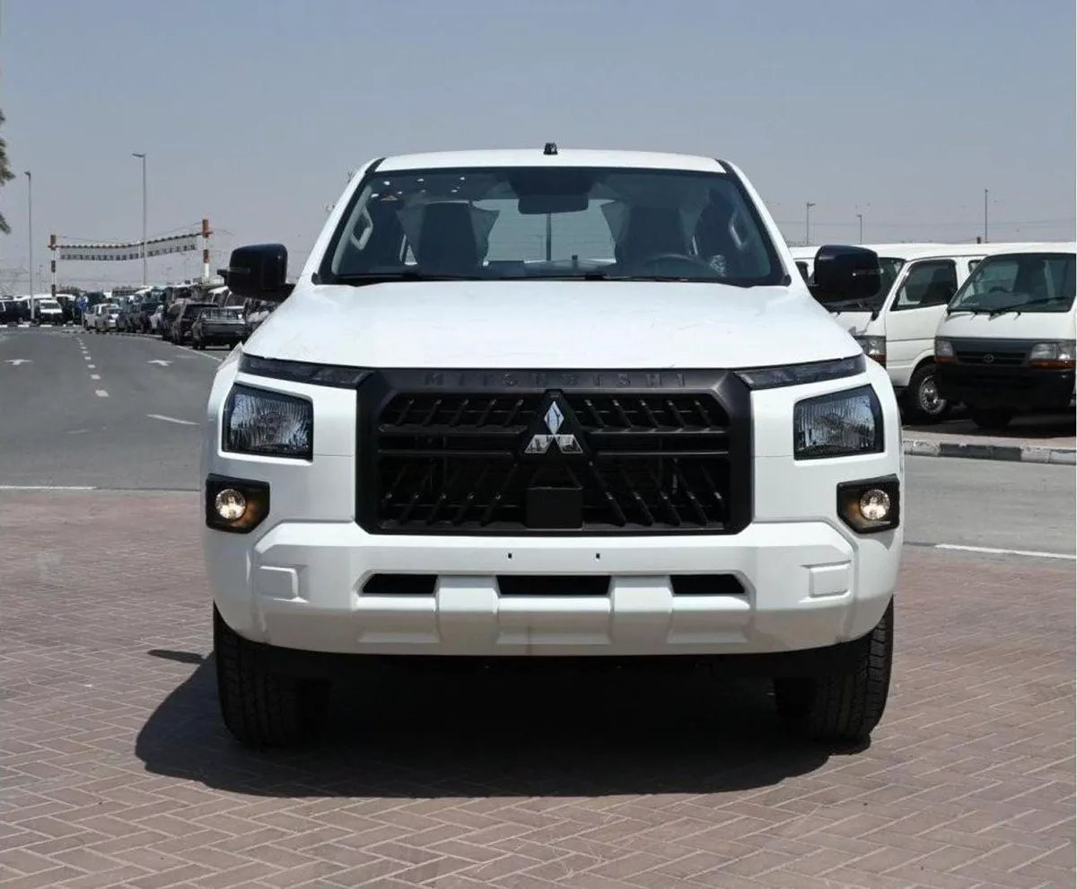 Mitsubishi L200 GL MITSUBISHI L-200 2.4L PETROL DCABIN 4X4-1-0