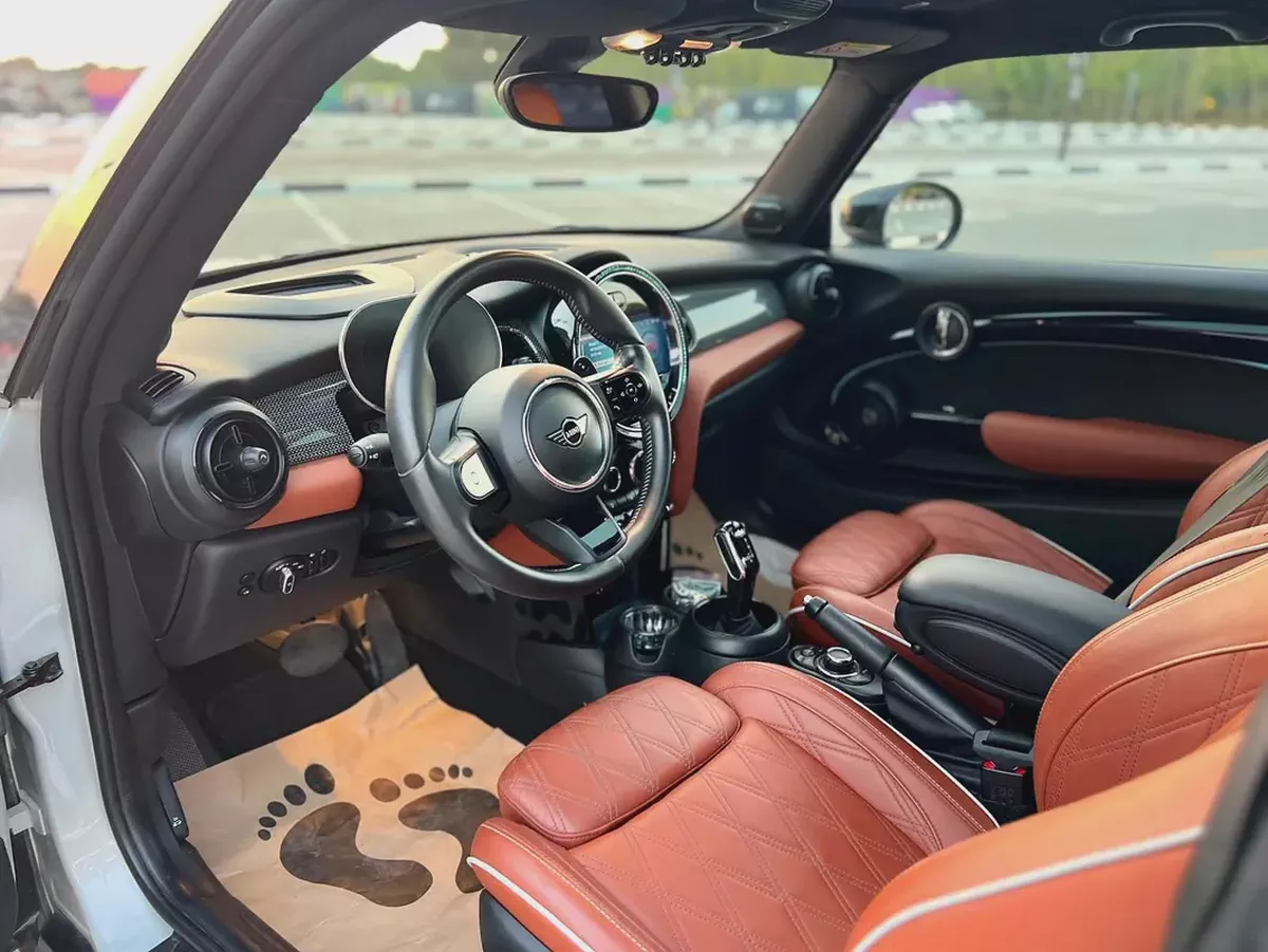 Mini Cooper S 2023-8-8
