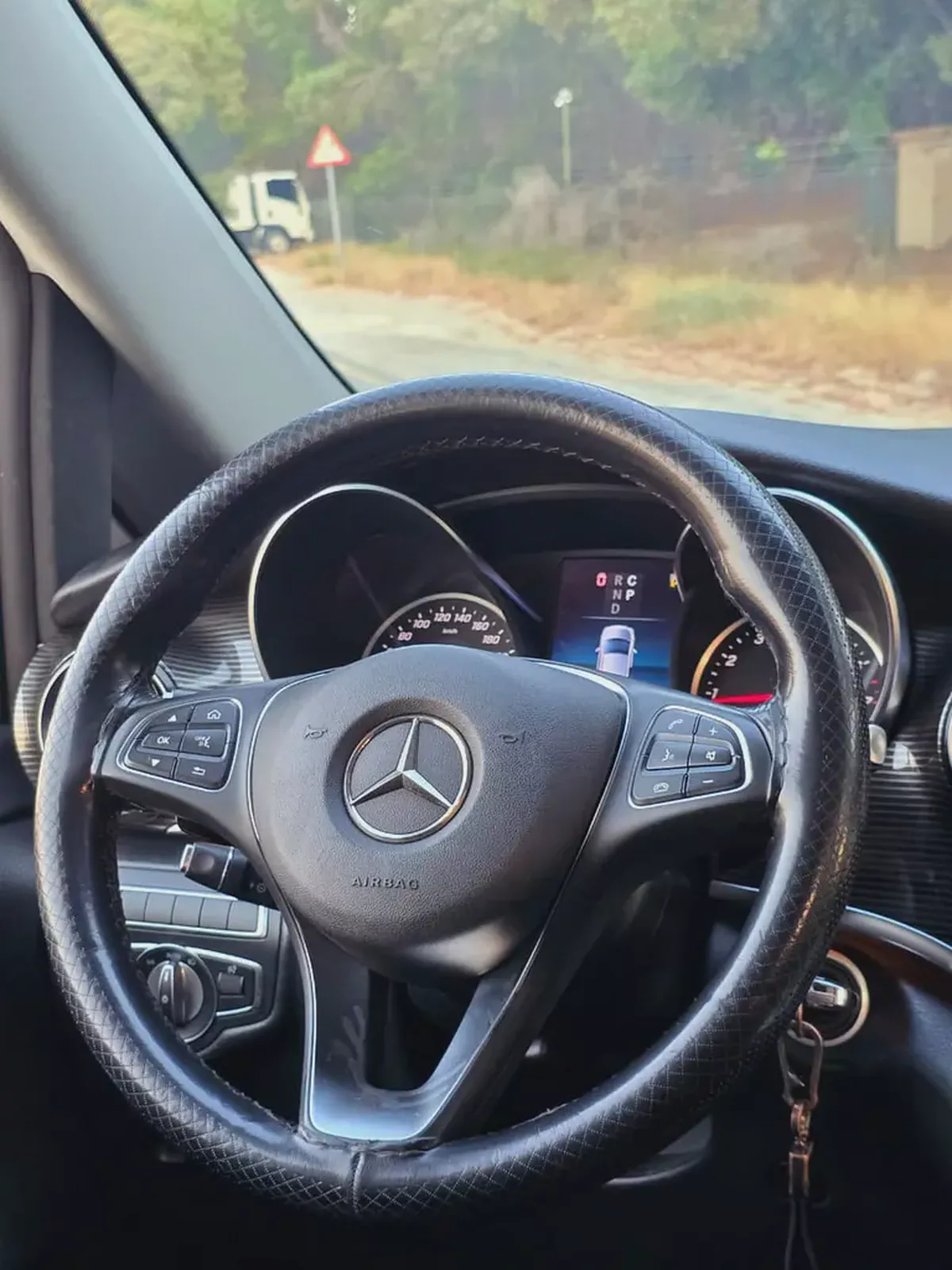 MERCEDES V-250 GCC 2023 // 2KEYS // PERFECT CONDITION // 8SEATS // ACCIDENT FREE-11-11