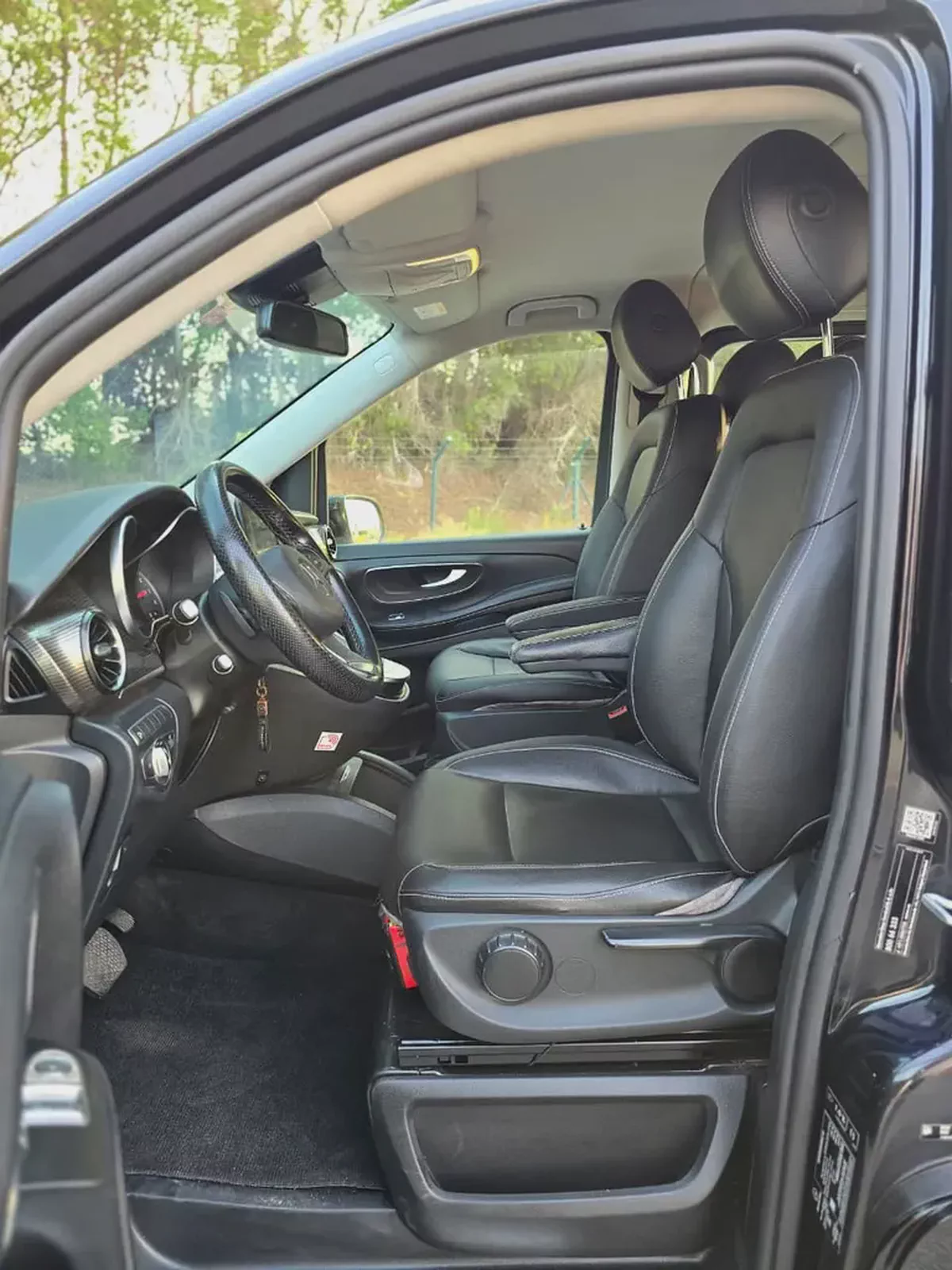 MERCEDES V-250 GCC 2023 // 2KEYS // PERFECT CONDITION // 8SEATS // ACCIDENT FREE-13-13