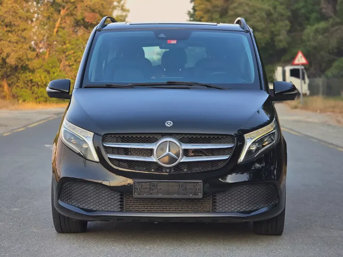 MERCEDES V-250 GCC 2023 // 2KEYS // PERFECT CONDITION // 8SEATS // ACCIDENT FREE-1-1