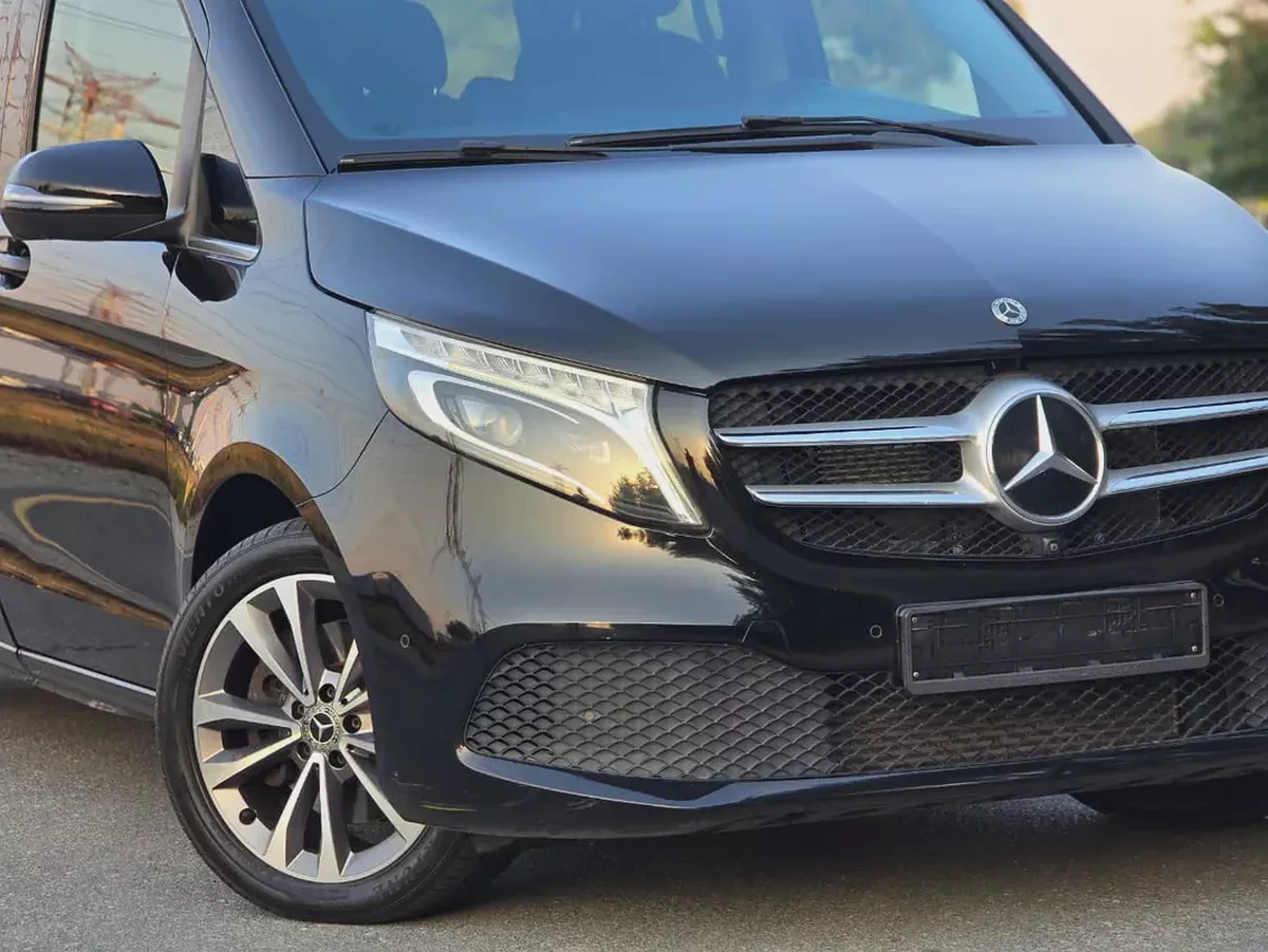 MERCEDES V-250 GCC 2023 // 2KEYS // PERFECT CONDITION // 8SEATS // ACCIDENT FREE-3-3