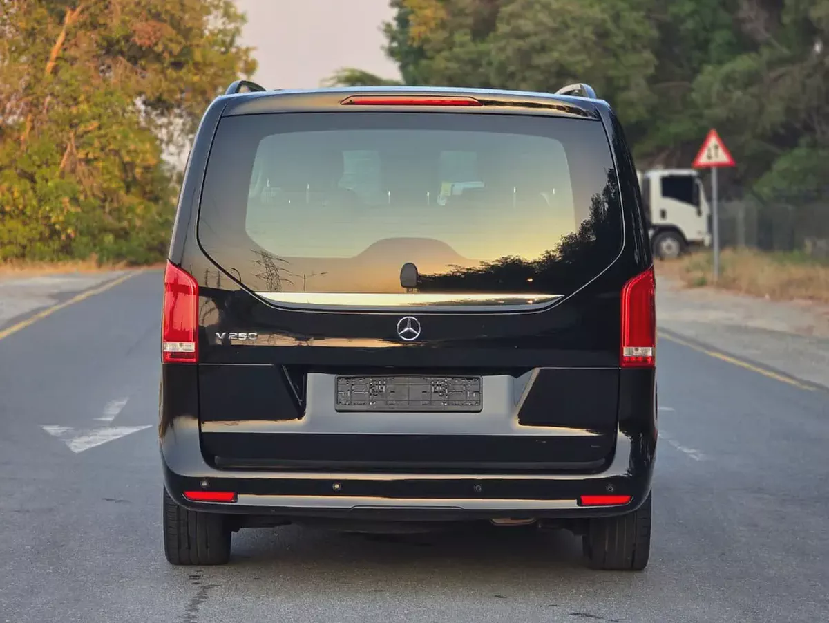 MERCEDES V-250 GCC 2023 // 2KEYS // PERFECT CONDITION // 8SEATS // ACCIDENT FREE-5-5