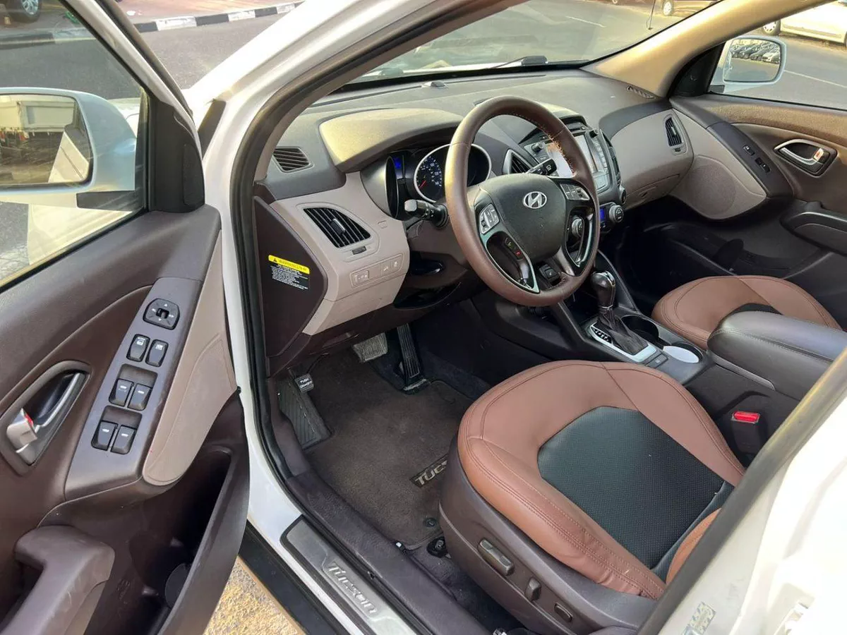 Hyundai Tucson  2014 Hyundai Tucson 2.4L V4 - Rear Camera - panoramic sunroof - Leather Seats-9-0
