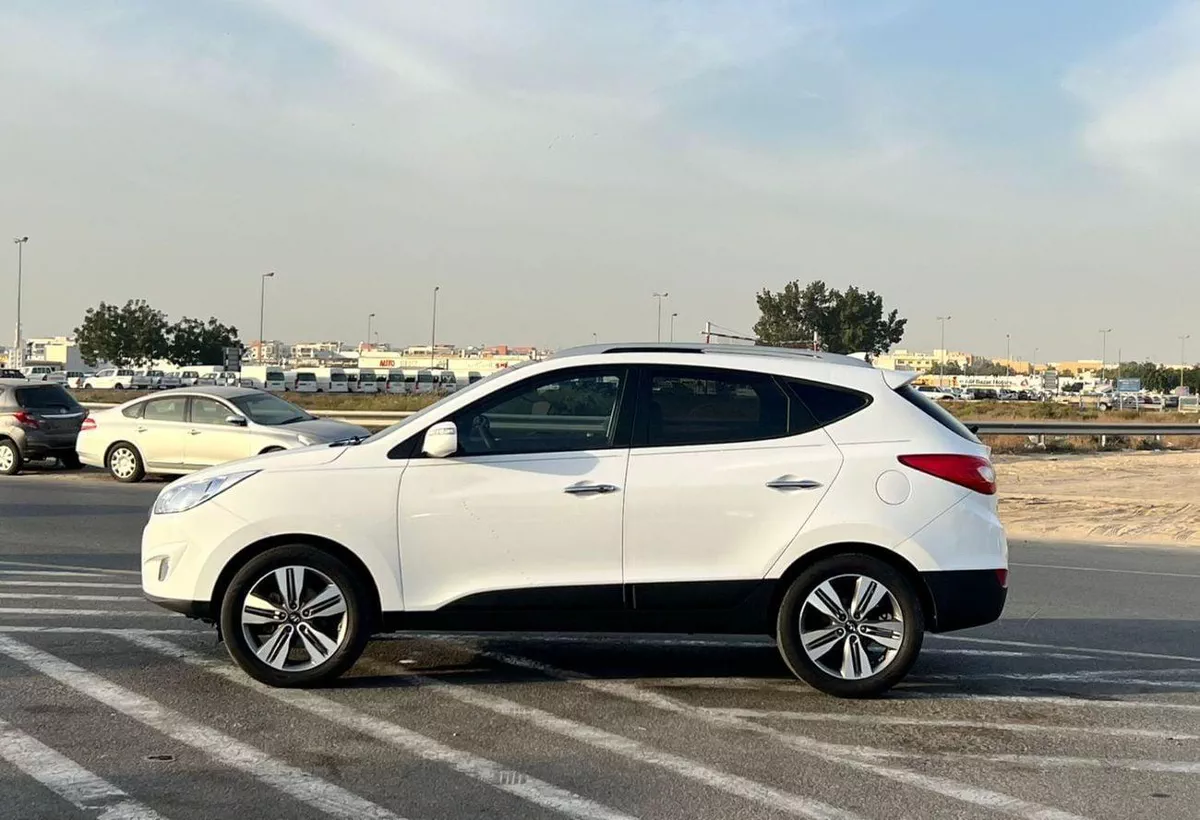 Hyundai Tucson  2014 Hyundai Tucson 2.4L V4 - Rear Camera - panoramic sunroof - Leather Seats-3-0