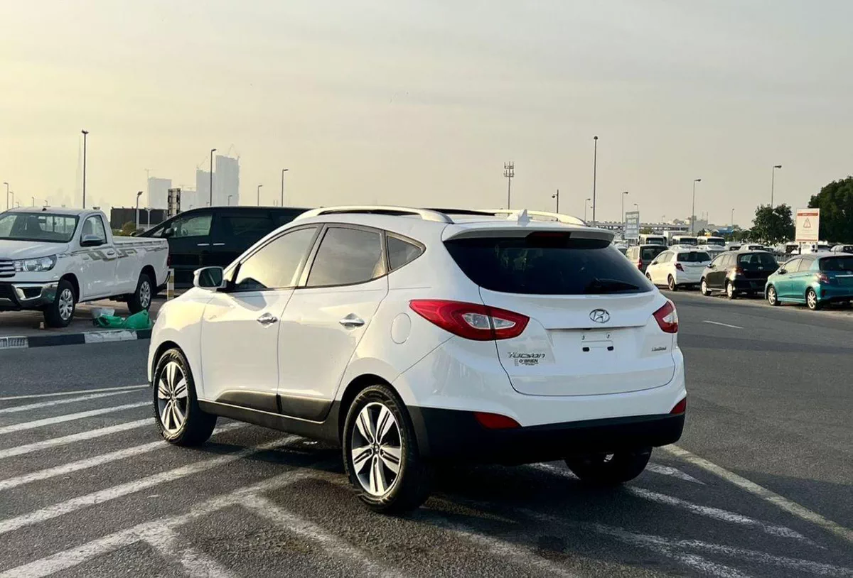 Hyundai Tucson  2014 Hyundai Tucson 2.4L V4 - Rear Camera - panoramic sunroof - Leather Seats-4-0