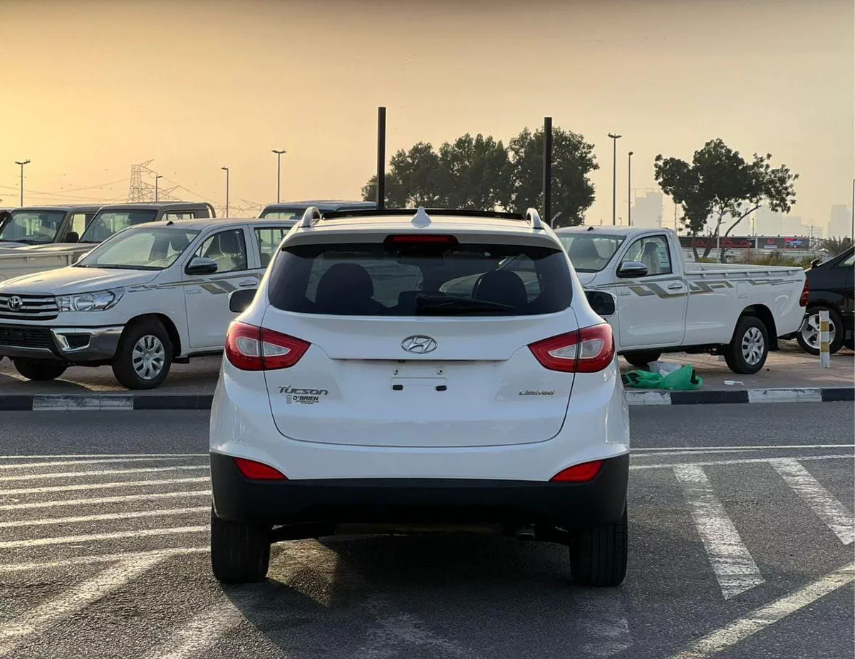 Hyundai Tucson  2014 Hyundai Tucson 2.4L V4 - Rear Camera - panoramic sunroof - Leather Seats-6-0