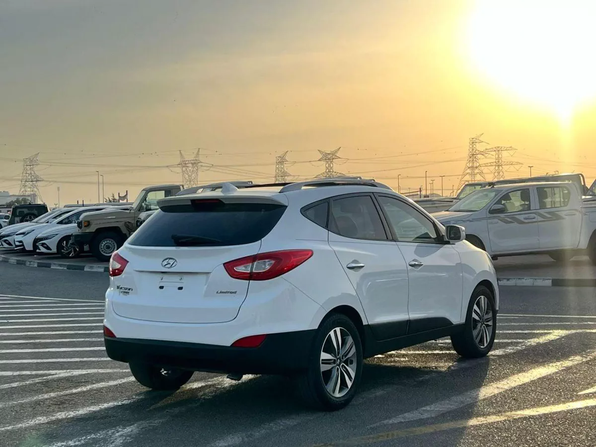 Hyundai Tucson  2014 Hyundai Tucson 2.4L V4 - Rear Camera - panoramic sunroof - Leather Seats-7-0
