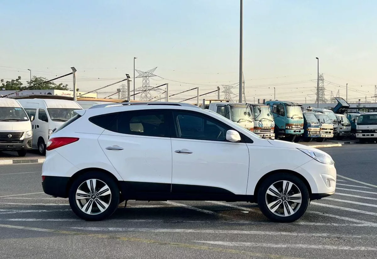 Hyundai Tucson  2014 Hyundai Tucson 2.4L V4 - Rear Camera - panoramic sunroof - Leather Seats-8-0
