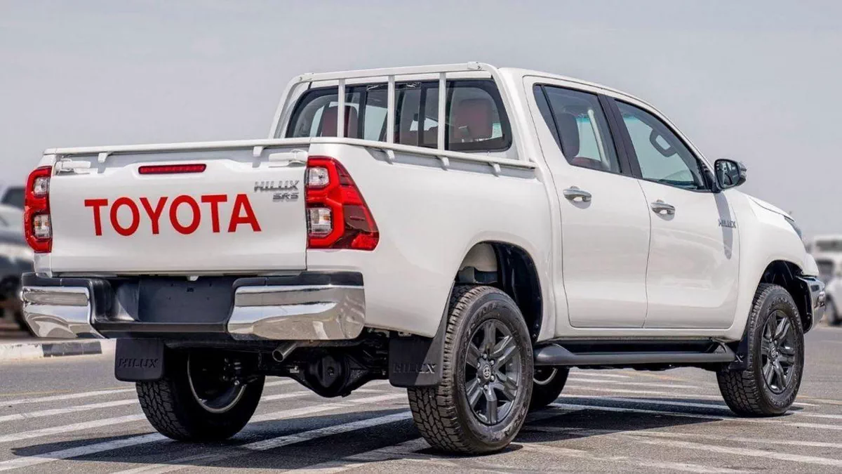Toyota Hilux SGLX TOYOTA HILUX DC 2.7P MT 4X4 MY2023 – WHITE-3-0