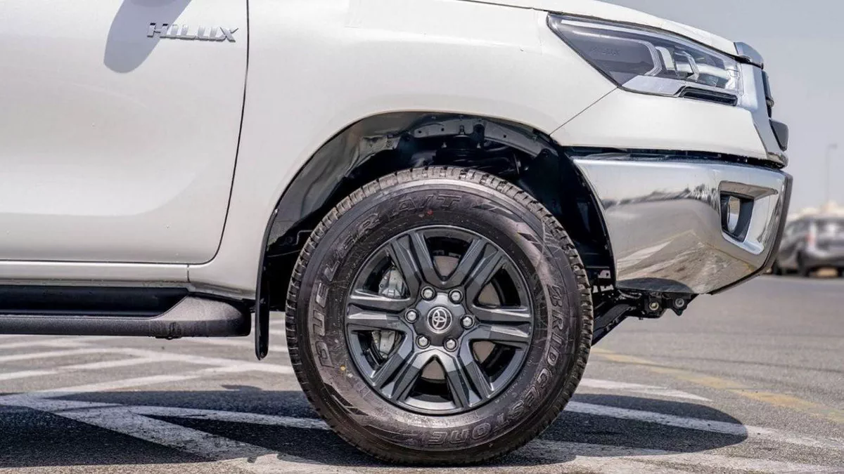 Toyota Hilux SGLX TOYOTA HILUX DC 2.7P MT 4X4 MY2023 – WHITE-7-0