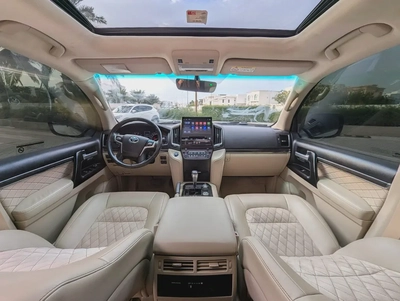TOYOTA LAND CRUISER 2020 GXR GRAND TOURING V8 FULL OPTION GCC IN EXCELLENT CONDITION-2