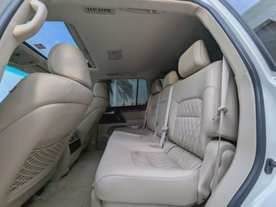 TOYOTA LAND CRUISER 2020 GXR GRAND TOURING V8 FULL OPTION GCC IN EXCELLENT CONDITION-7