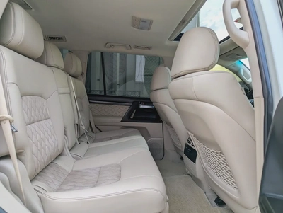 TOYOTA LAND CRUISER 2020 GXR GRAND TOURING V8 FULL OPTION GCC IN EXCELLENT CONDITION-8
